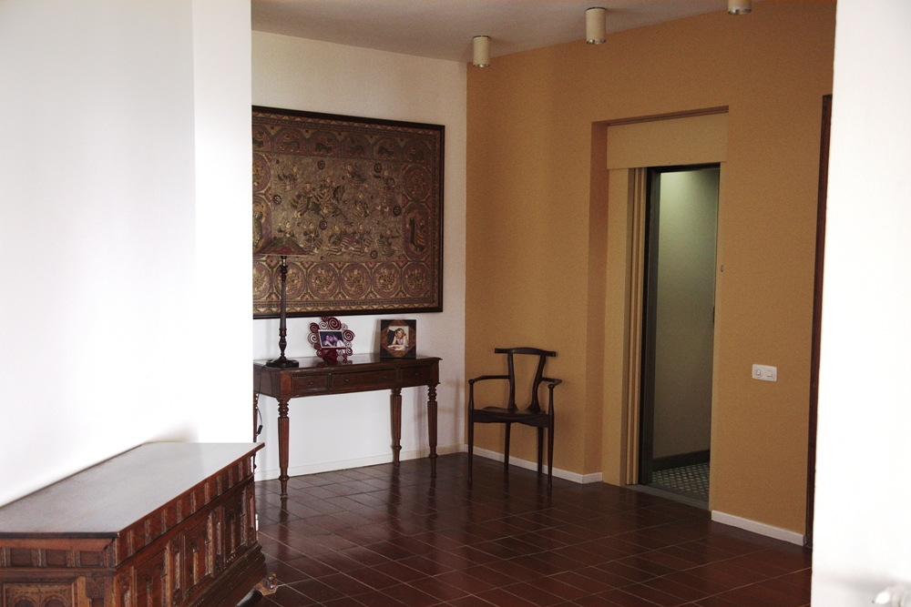 hall de entrada con el ascensor